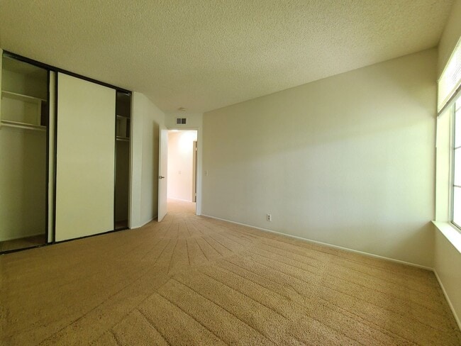 Building Photo - Nice 2-Story 3-Bedroom Condo in Loma Linda!