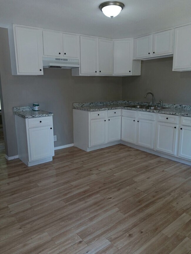 Building Photo - Charming 2 Bedroom Rent to Own Home!!