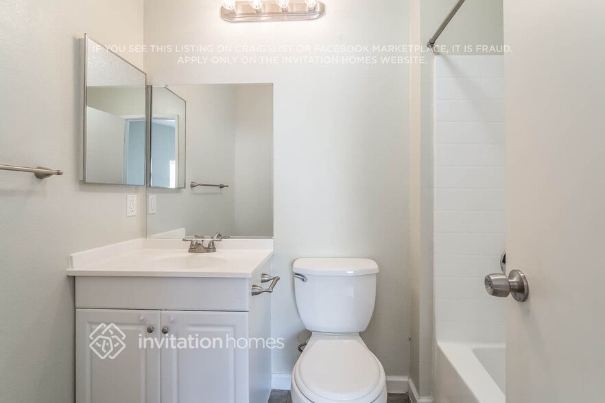 Building Photo - 973 Halfmoon Ct N