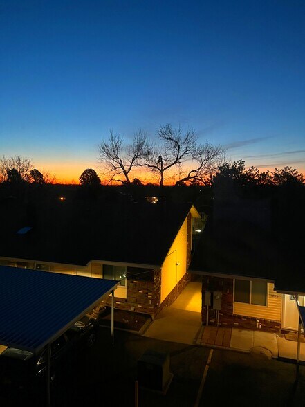 Building Photo - 1008 S Miller St