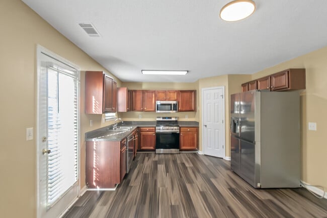 Building Photo - 65 Oak Manor Dr