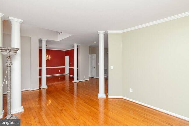 Building Photo - 6239 Willowfield Way