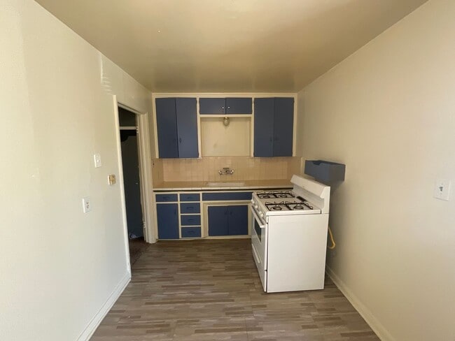 Building Photo - 1bed 1 bath Duplex