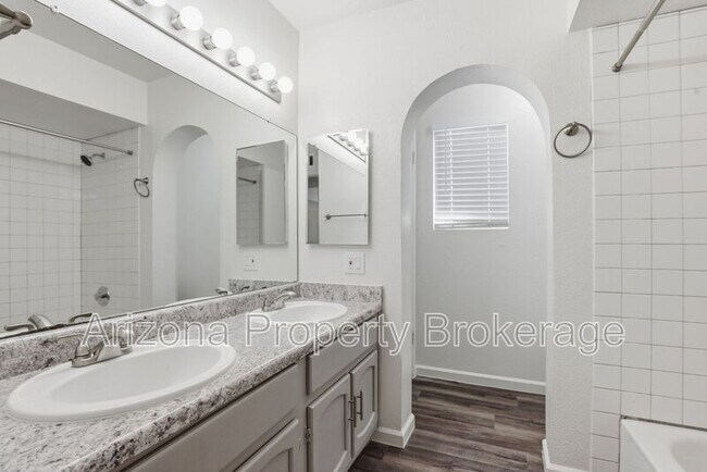 Building Photo - 3433 E Enid Ave