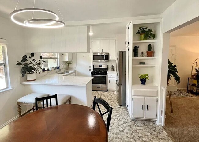 Building Photo - 5829 Bowcroft St