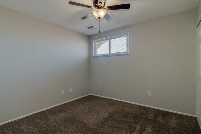 Building Photo - 137 E Riviera Dr