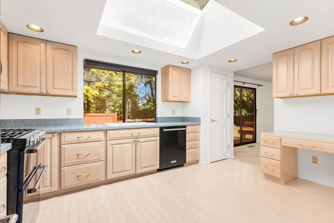 Building Photo - 10716 NE 144th Ct