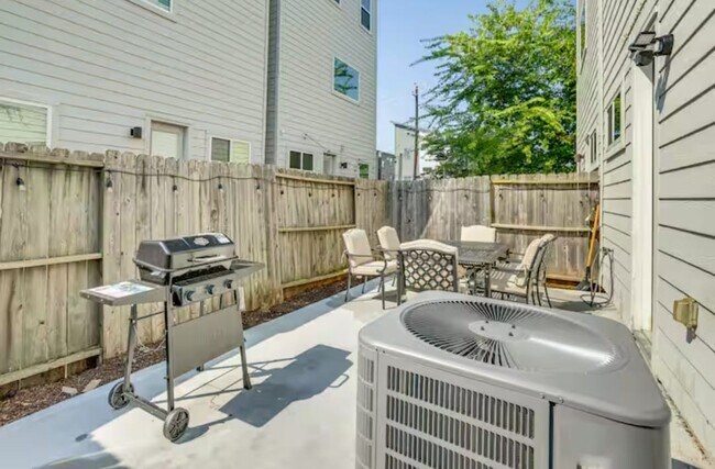 Building Photo - 3108 Baer St