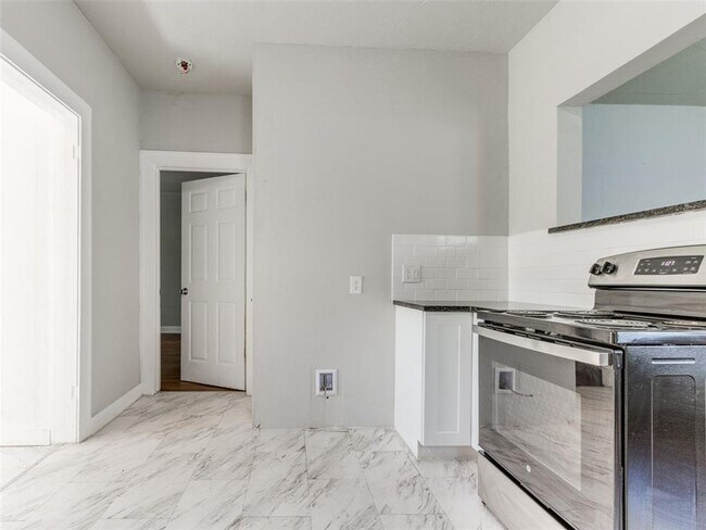 Building Photo - Charming Updated Bungalow in the Heart of Shawnee!