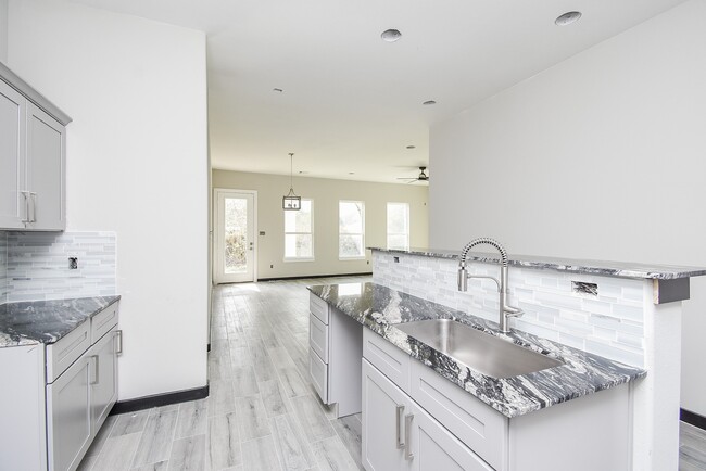Primary Photo - 209 Silverleaf Rd
