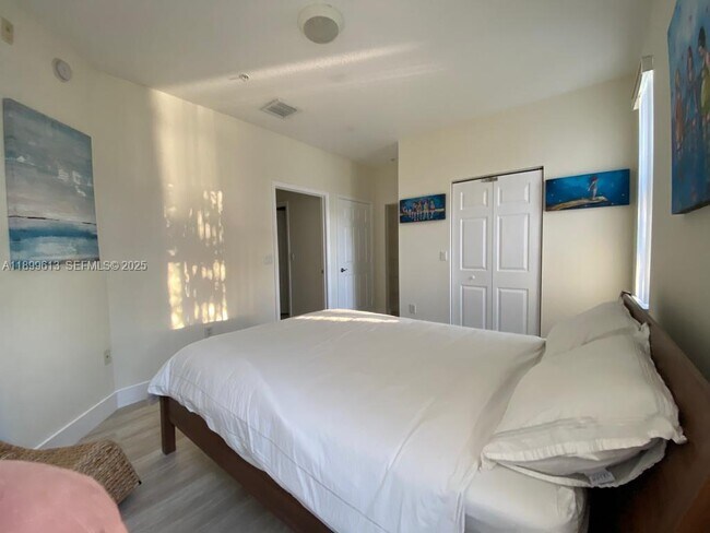 Building Photo - 4602 SW 160th Ave