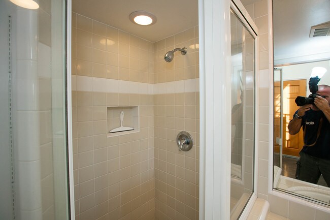 shower, tighter - 3016 Ruskin St