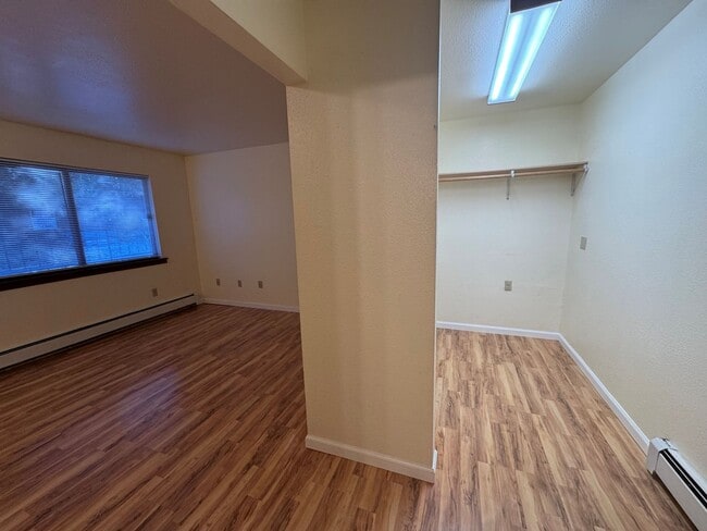Building Photo - 2104 Roosevelt Dr