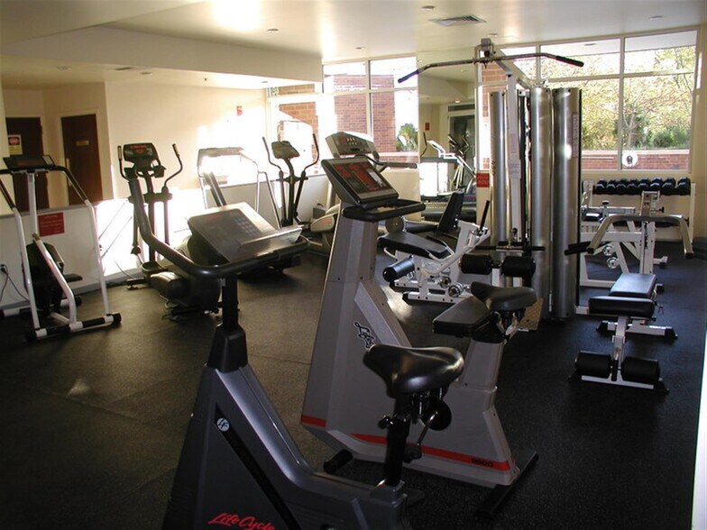 Building Photo - 931 Massachusetts Ave