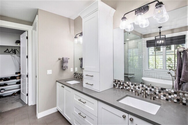 Building Photo - Stunning Custom Home in Harmony Club – Tim...