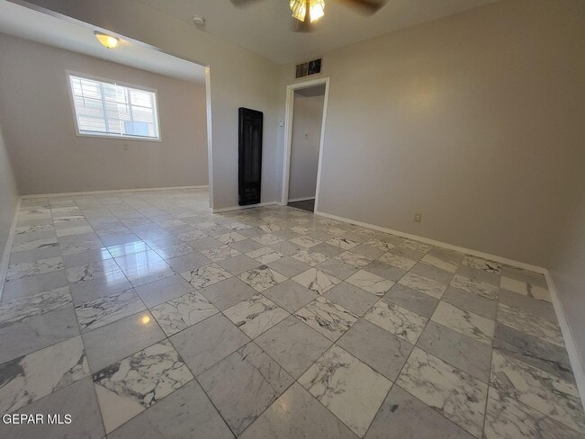 Building Photo - 1421 St Johns Dr