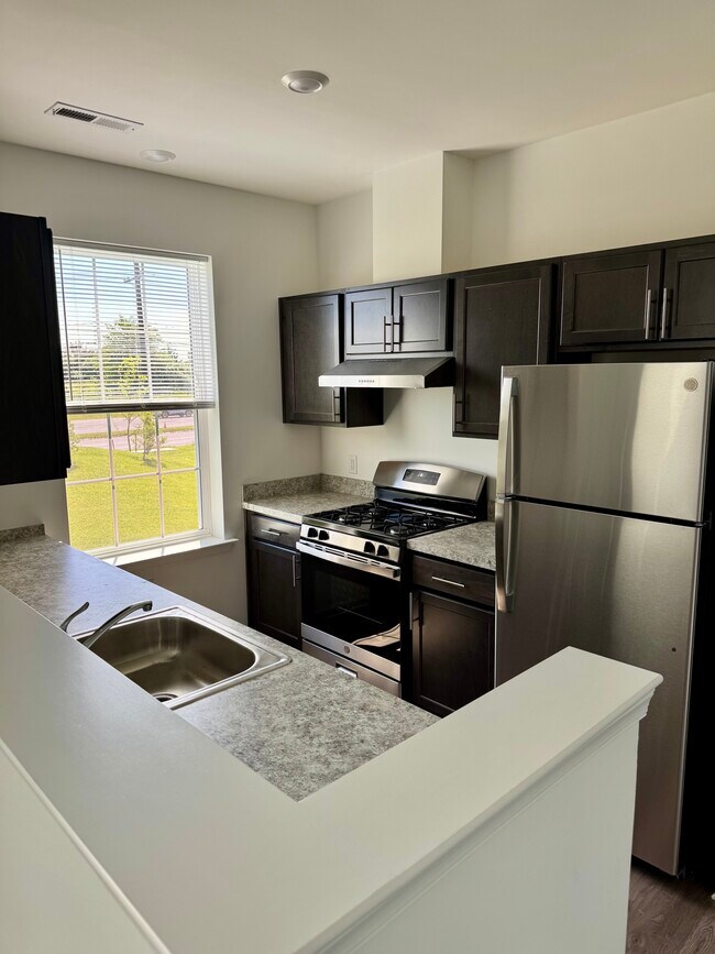 Building Photo - 1208 John Vanzandt Dr
