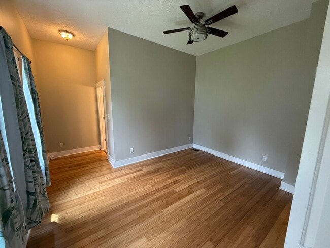 Building Photo - 3-BED 2-BATH IN SHELBY PARK W/ 3-CAR GARAGE