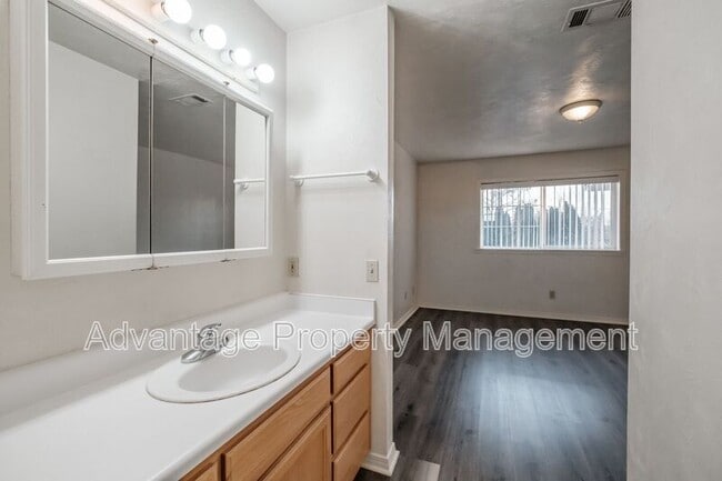 Building Photo - 2872 Raleigh Ct SE