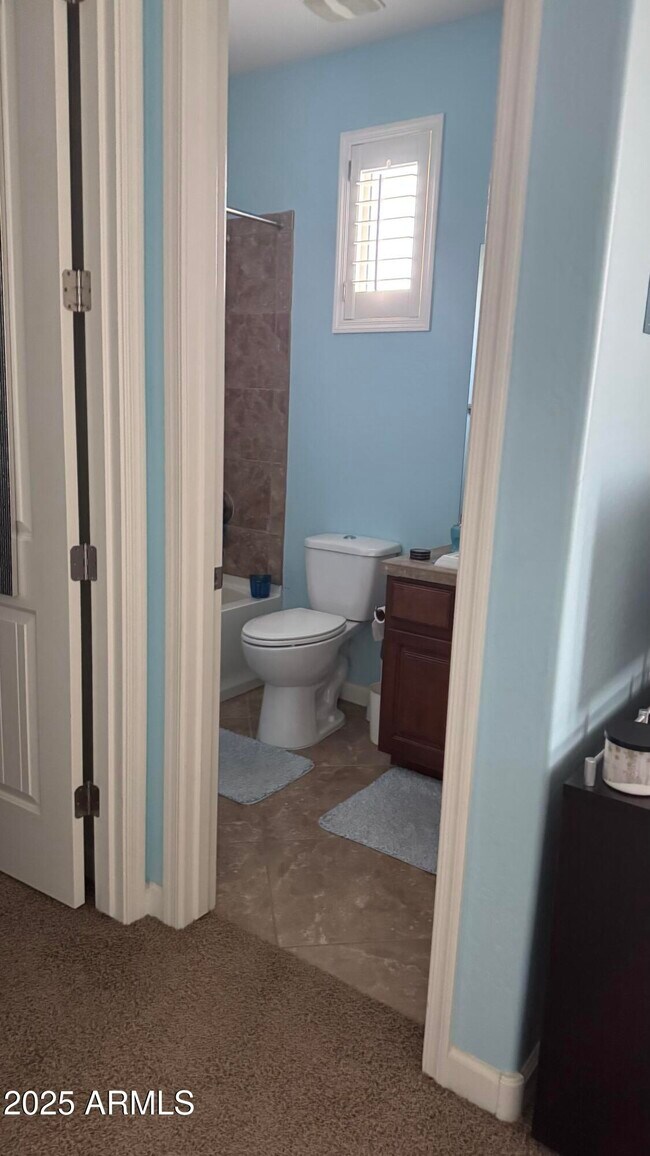 Building Photo - 4435 S Squires Ln