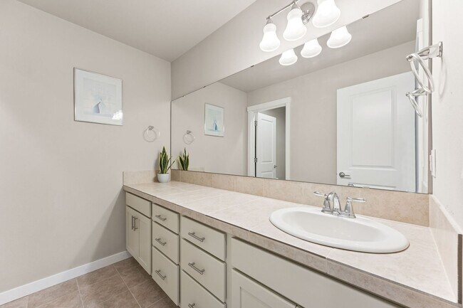 Building Photo - Perfect and Picturesque and Furnished!