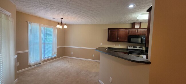 Building Photo - 4 Bedroom/ 2 Bath Home close to Fort Benning