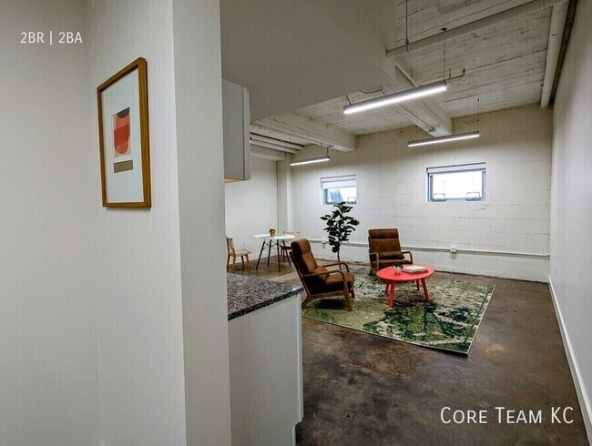 Building Photo - 3100 E Gillham Plaza