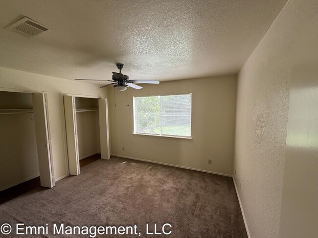 Building Photo - 2304 Silverhill Dr