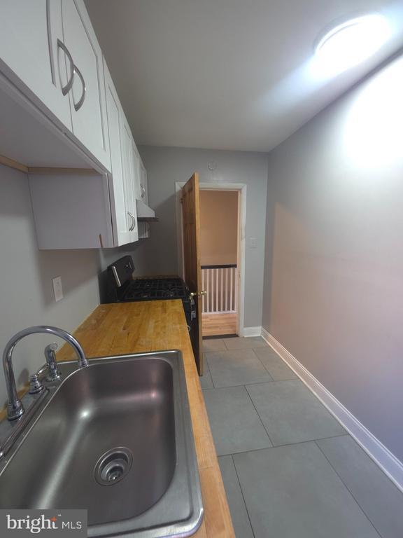 Building Photo - 707 Long Ln