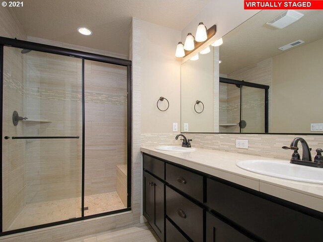 Building Photo - Gorgeous 3 Bed, 2.5 Bath Oasis!