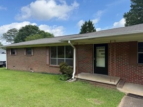 Building Photo - Rainbow City Rental