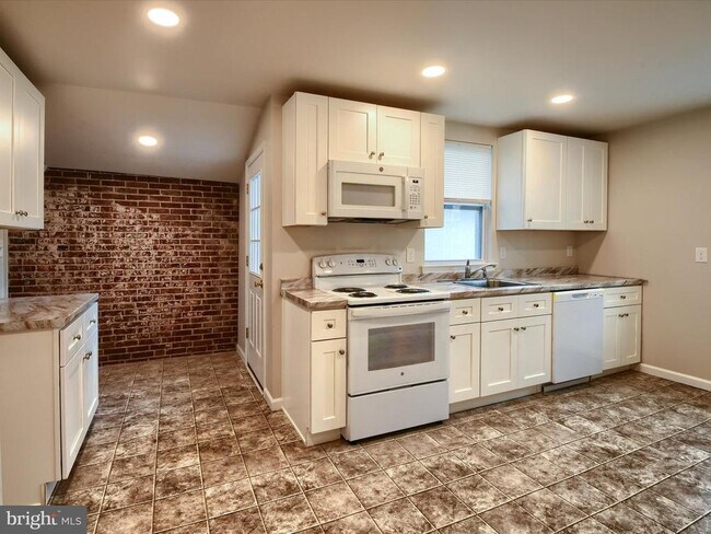 Building Photo - 78a Ridge Rd