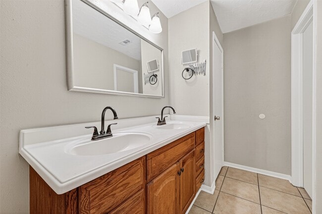 Building Photo - 519 Asheboro Dr