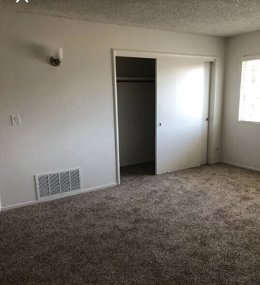 Building Photo - 2706 S Sallee Ct