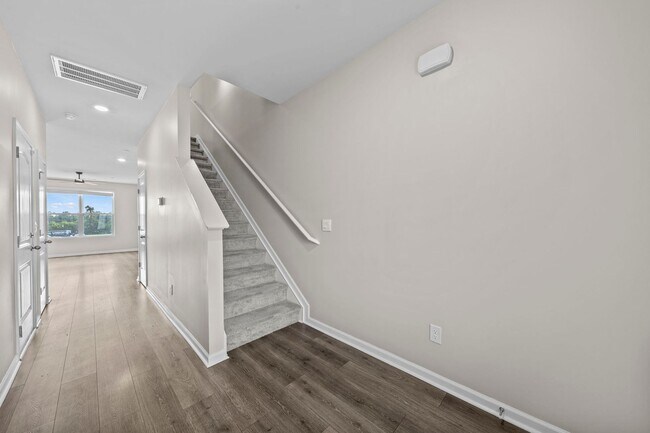 Building Photo - 155 Champions Ln