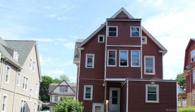 Building Photo - 460 Edgewood St