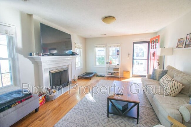 Building Photo - 205 Bethune St