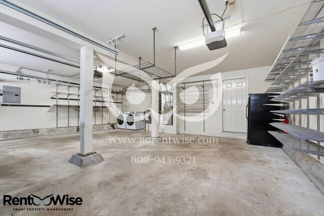 Building Photo - 190 Forest Knolls Dr