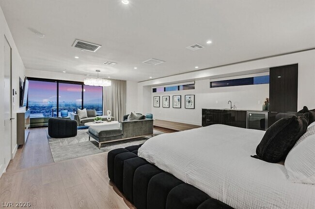 Building Photo - 807 Magnum Cliff Ct