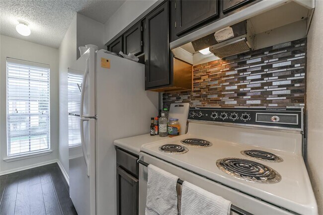 Building Photo - 2120 El Paseo St