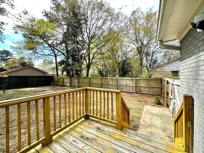 Building Photo - 3 Bed 1 Bath Home Located in Pepperhill in...