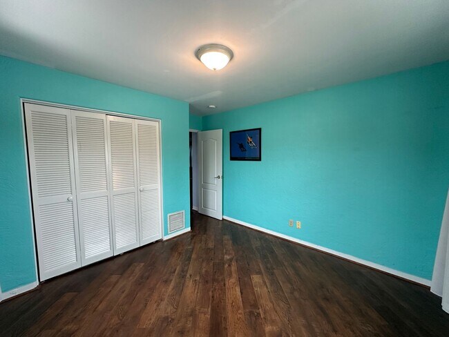 Building Photo - 3-Bedroom, 2-Bath Home Just Steps from the...