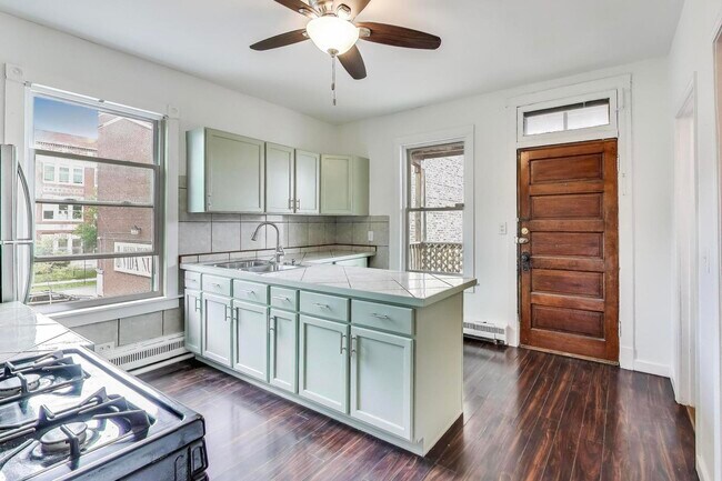 Building Photo - 4409 W Deming Pl