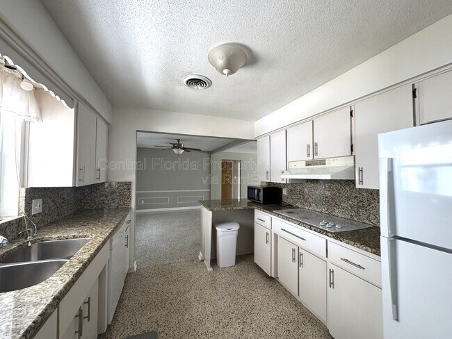 Building Photo - 903 Marscastle Ave