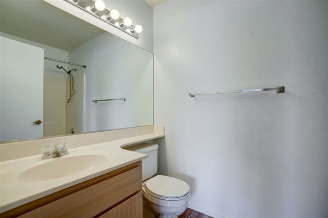 Building Photo - 2 bedroom, 2 bathroom Condo for rent in Mo...