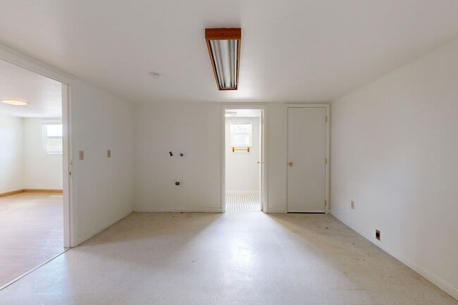 Building Photo - Farmhouse