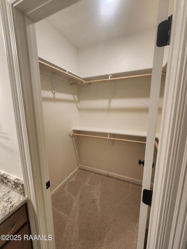 Building Photo - 208 Stockbridge Ln