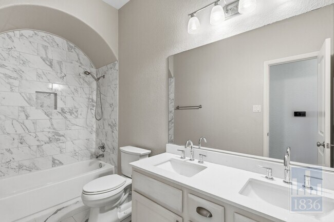 Building Photo - 420 Torrington Dr