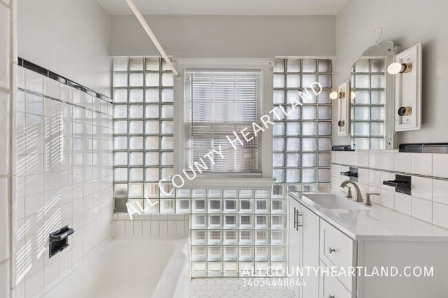 Building Photo - 2433 Cashion Pl