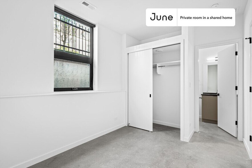 Primary Photo - Private bedroom in 4 bed/3.5 bath Home